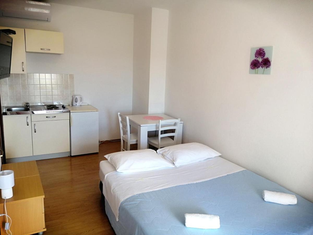Apartments Dalmatian Stone House Turanj Exterior foto