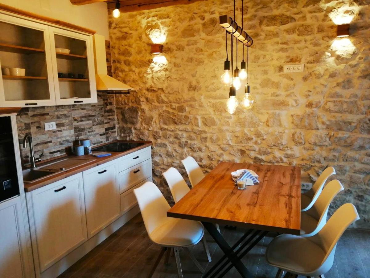 Apartments Dalmatian Stone House Turanj Exterior foto