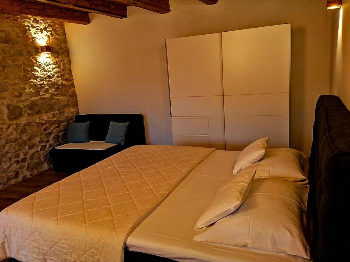 Apartments Dalmatian Stone House Turanj Exterior foto
