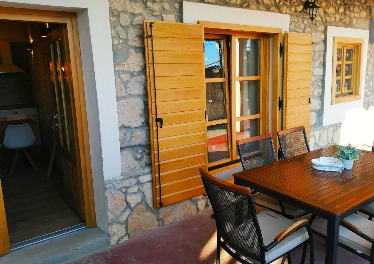 Apartments Dalmatian Stone House Turanj Exterior foto