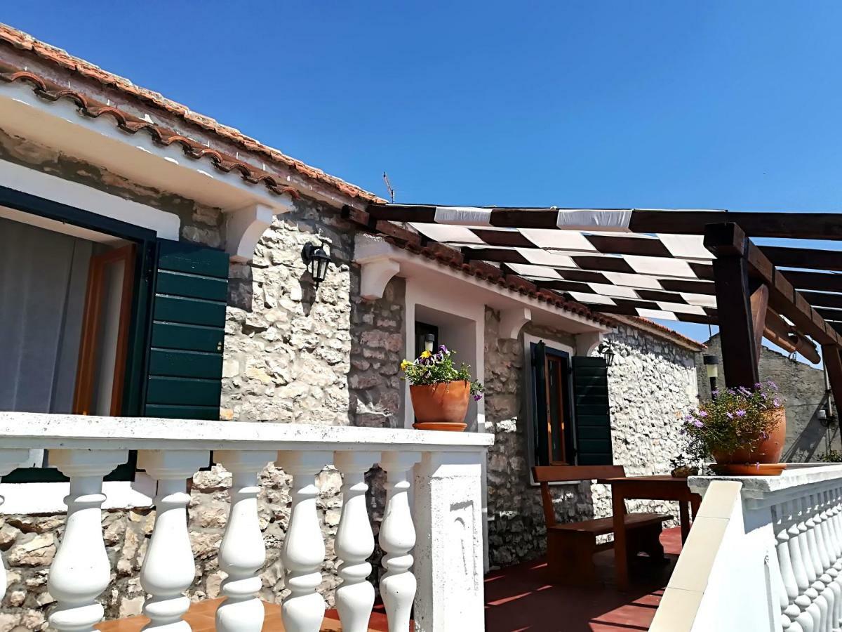 Apartments Dalmatian Stone House Turanj Exterior foto
